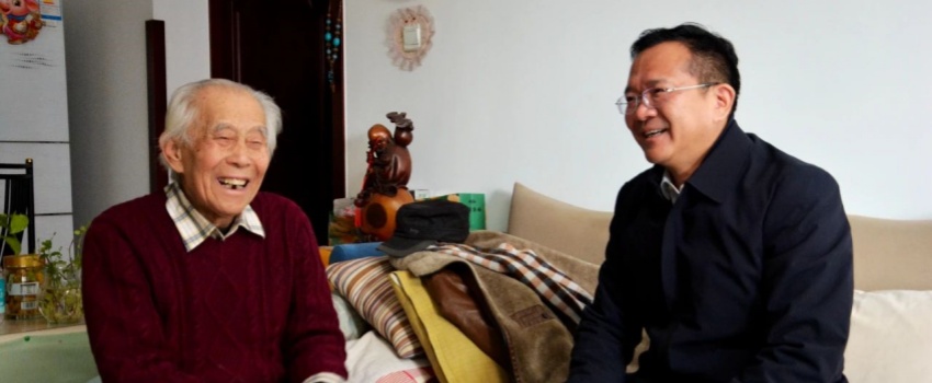 中國樂凱黨委領(lǐng)導(dǎo)看望慰問樂凱老領(lǐng)導(dǎo)、老專家、老干部、老黨員及生活困難職工